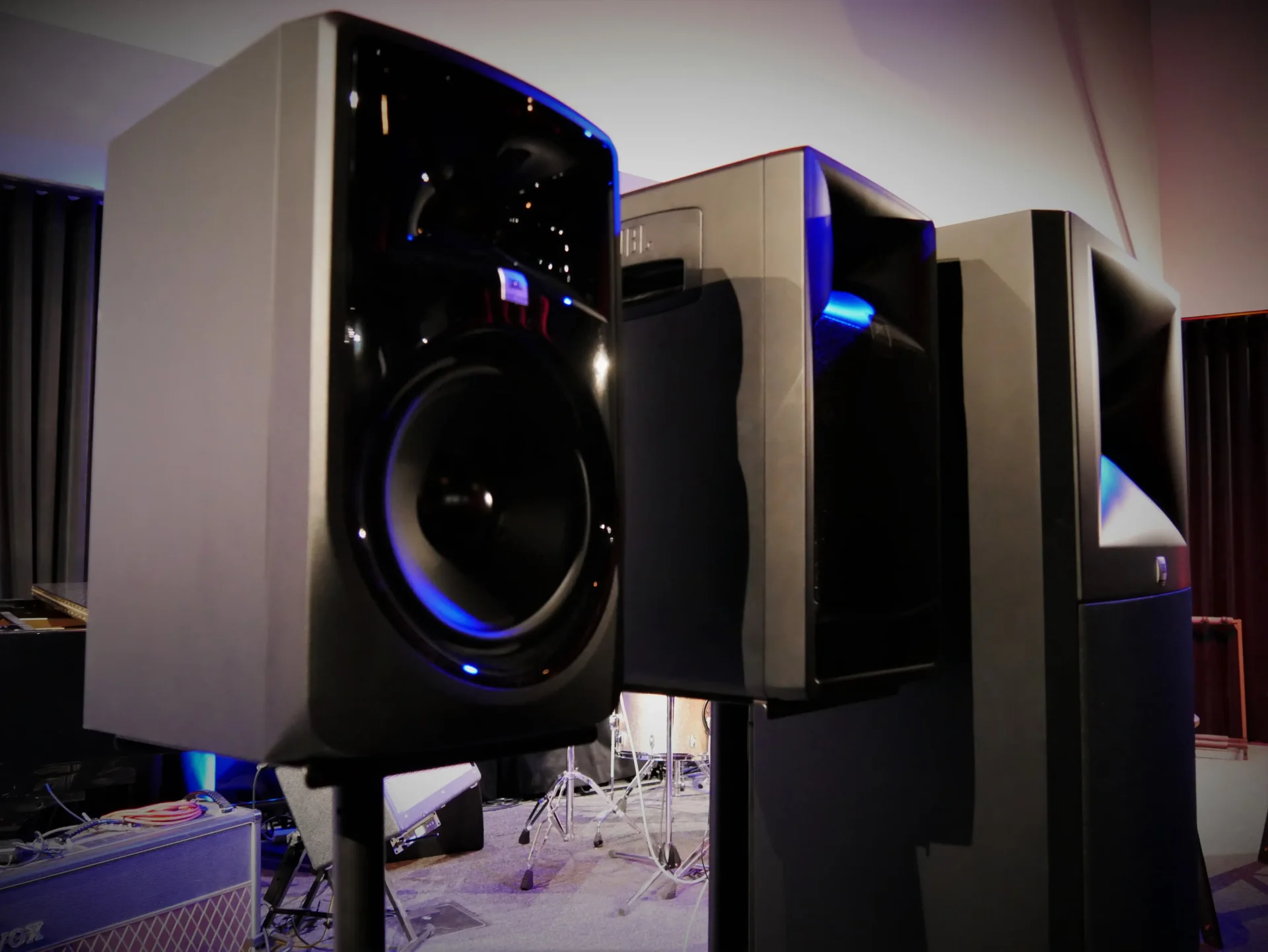 Professional studio monitor speakers